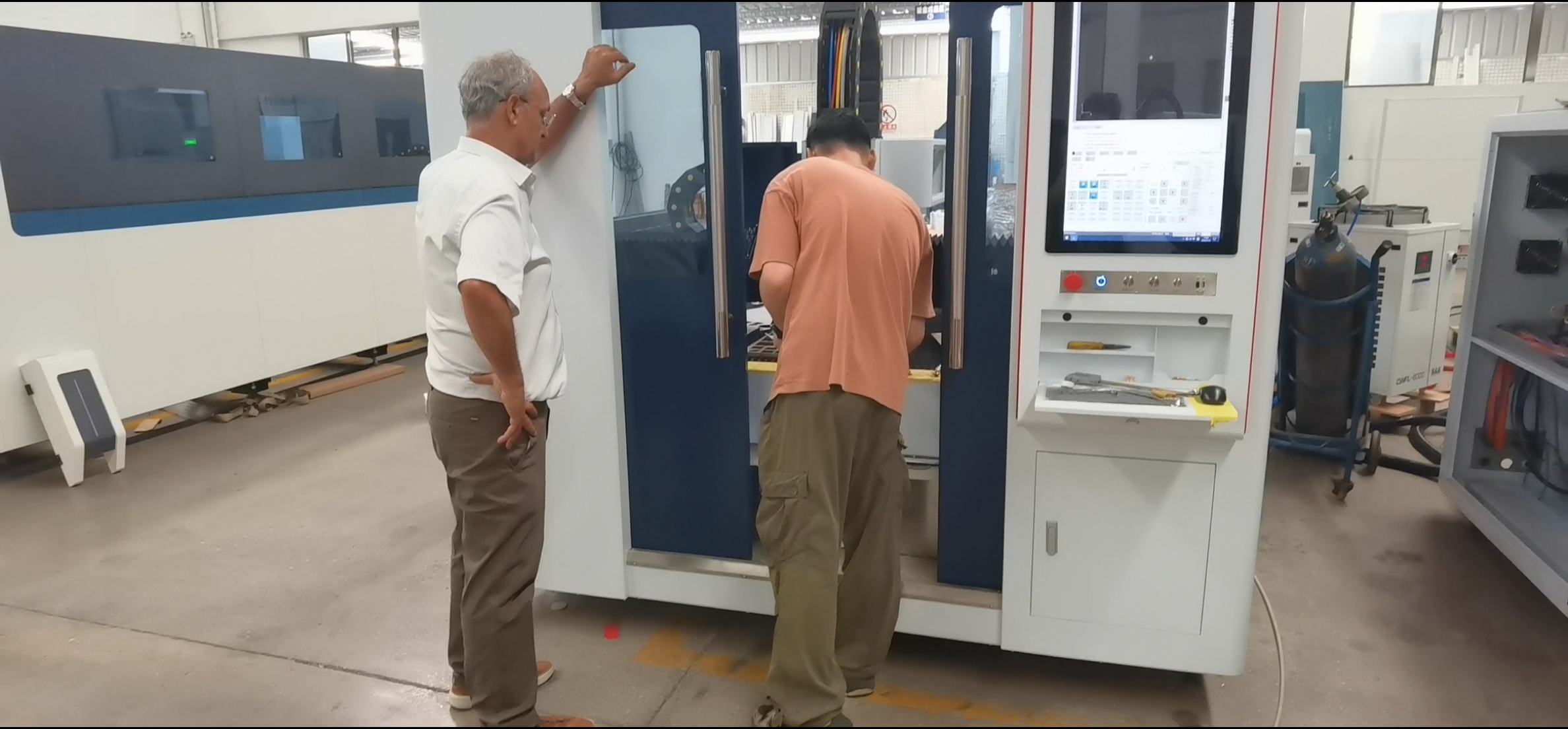 Latest company Cases about  From Canton Fair to Container: How Qihai's Technical Collaboration Secured Iraqi Laser Deal